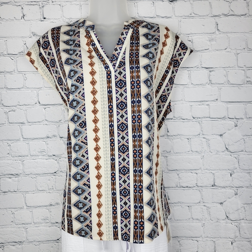 Size L Geometric Patterned Top
